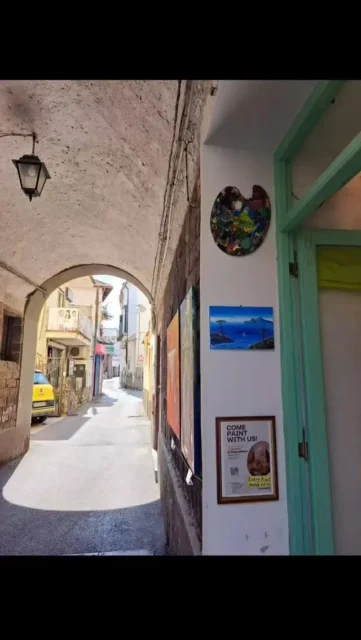 Get inspired by the magical atmosphere of the historic center, paint a canvas, leave your mark on the artist's wall!
#Arteunderground